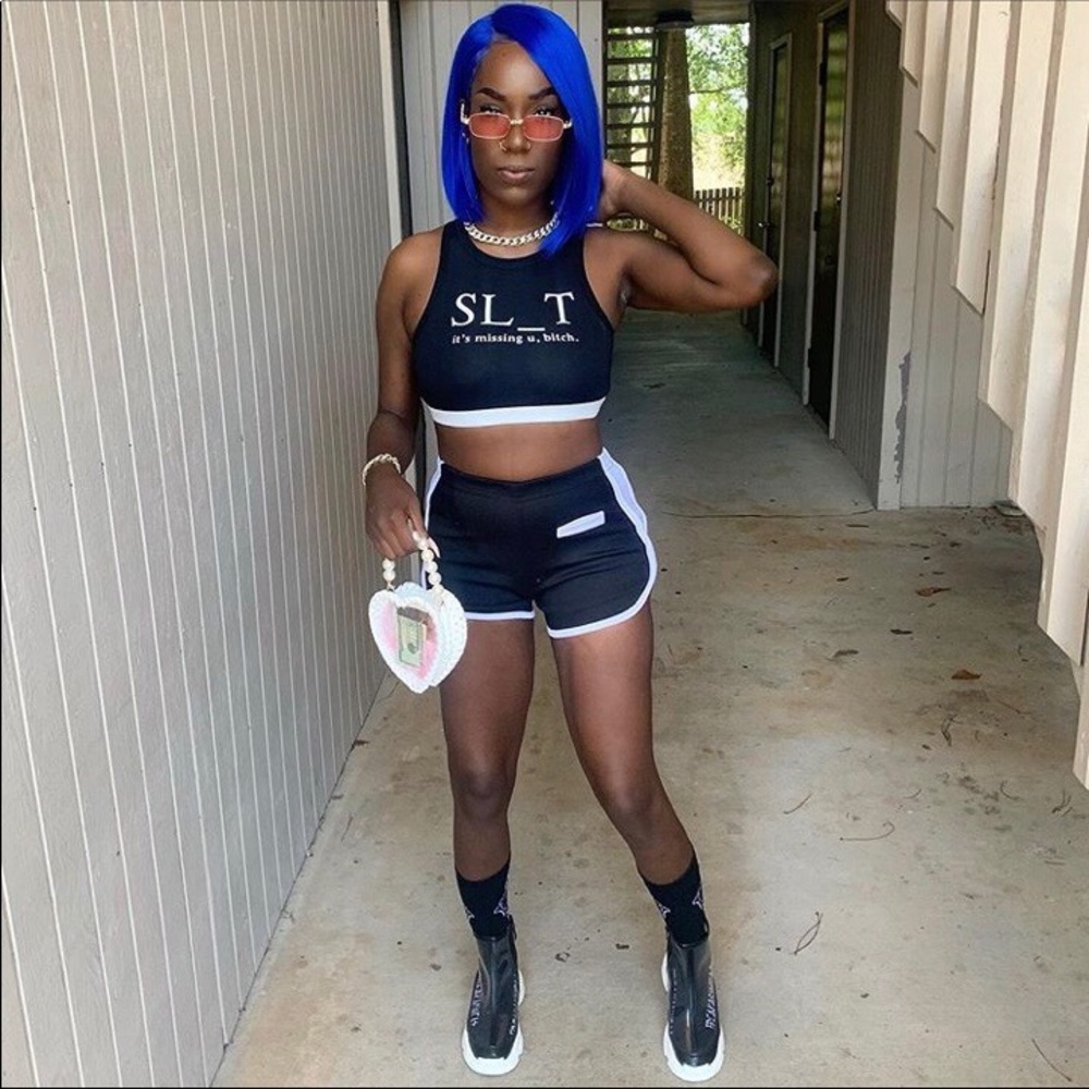 ❌SOLD❌Heart shape handbag with feather - Picture 4 of 4